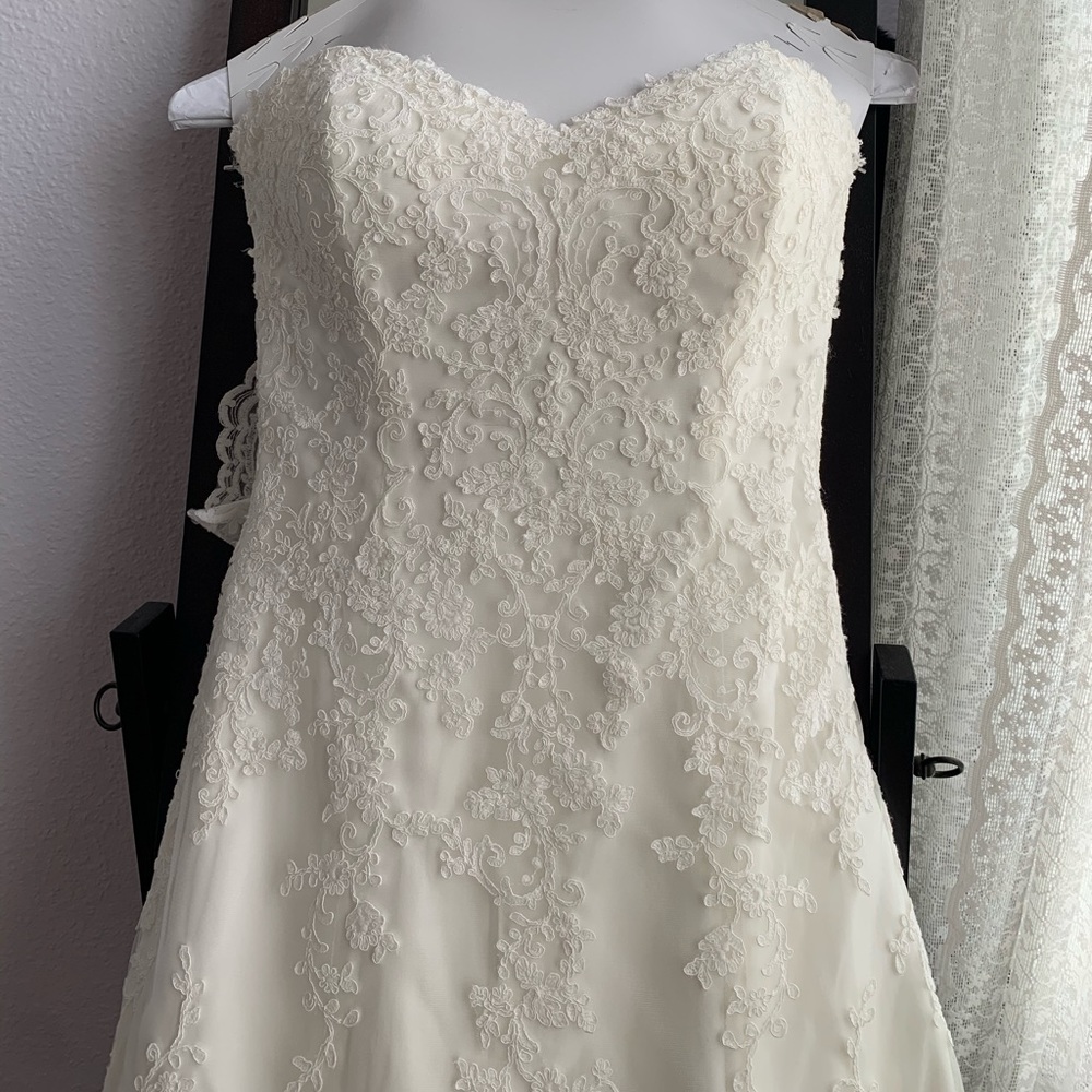 Gorgeous IVORY WEDDING DRESS